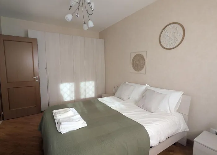 Domus Prampolini - Private Parking Appartement *