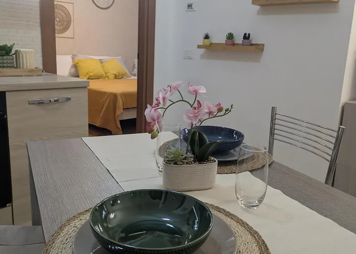 Domus Prampolini - Private Parking Rome